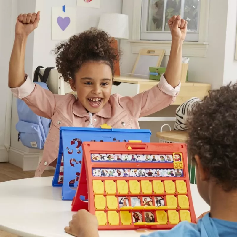 Hasbro Gaming Guess Who? Oriģinālā Uzminēšanas Spēle, Galda Spēle Bērniem no 6 Gadiem, 2 Spēlētājiem