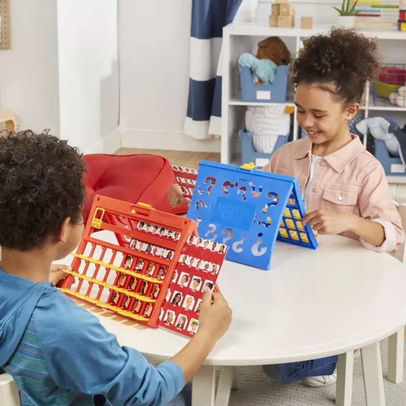 Hasbro Gaming Guess Who? Oriģinālā Uzminēšanas Spēle, Galda Spēle Bērniem no 6 Gadiem, 2 Spēlētājiem