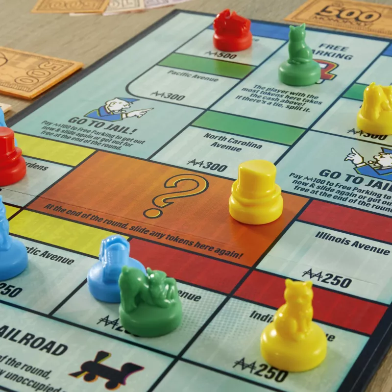 Monopoly Knockout Ģimenes ballīšu spēle, ātri spēlējama galda spēle no 8 gadiem, 2-8 spēlētājiem, 20 minūtes