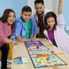 Monopoly Knockout Ģimenes ballīšu spēle, ātri spēlējama galda spēle no 8 gadiem, 2-8 spēlētājiem, 20 minūtes