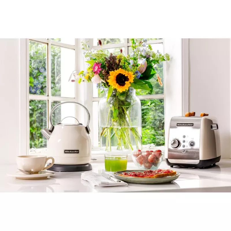 KitchenAid 5KEK1222EAC elektriskā tējkanna 1.25 L 2200 W Melna, Krēmkrāsa, Nerūsējošais tērauds