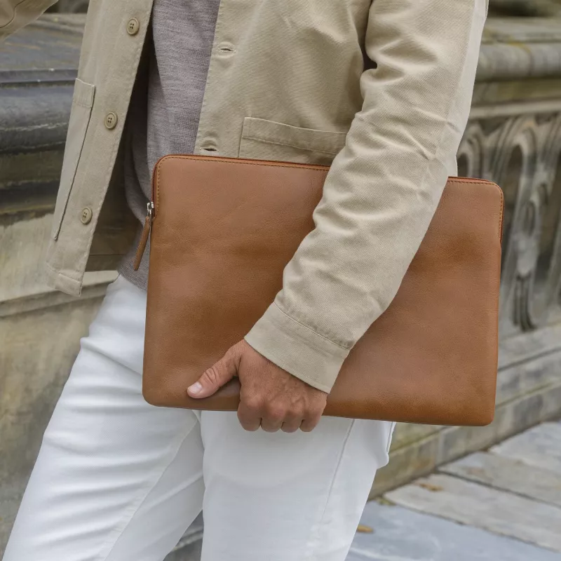 Korpuss dbramante1928 Skagen Pro MacBook Pro (2020)/Air (2020) 13 inch - Brūns 2. paaudze