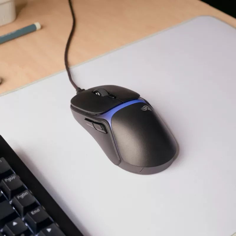 Glorious Gaming Model O3 Vadu Spēļu Pele - Īpaši Vieglas 54g Svars, 130M Noklikšķināšanas Optiskie Slēdži, 30K DPI BAMF 3.0 Sensors, 750 IPS Izsekošana, 50G Paātrinājums, Atbalsta Visus Satvēriena Veidus - Melna