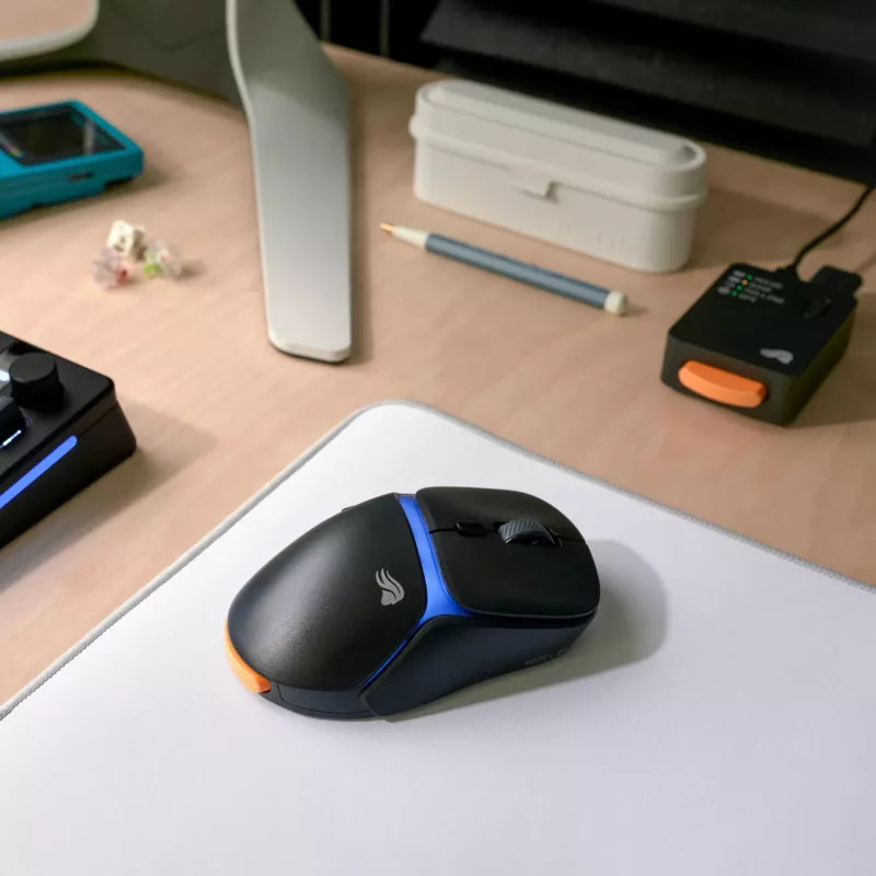 Glorious Gaming Model D3 Wireless Gaming Mouse - InfinitePlay Maināmo Akumulatoru Sistēma, 8k Polling, 130M Klikšķu Optiskie Slēdži, Īpaši Viegls 69g, 30K DPI Optiskais Sensors, RGB - Melns
