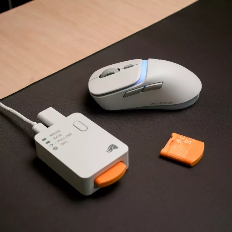 Glorious Gaming Model D3 Wireless Gaming Pele - InfinitePlay Maināmo Akumulatoru Sistēma, 8k Polling, 130M Klikšķu Optiskie Slēdži, Īpaši Viegls 69g, 30K DPI Optiskais Sensors, RGB - Balta