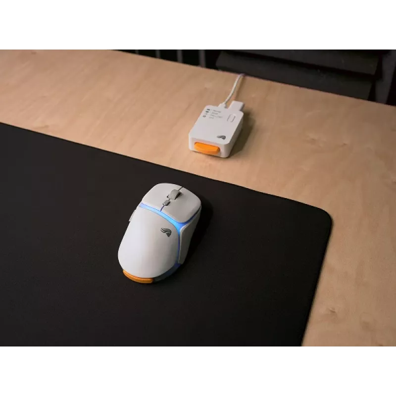 Glorious Gaming Model D3 Wireless Gaming Pele - InfinitePlay Maināmo Akumulatoru Sistēma, 8k Polling, 130M Klikšķu Optiskie Slēdži, Īpaši Viegls 69g, 30K DPI Optiskais Sensors, RGB - Balta