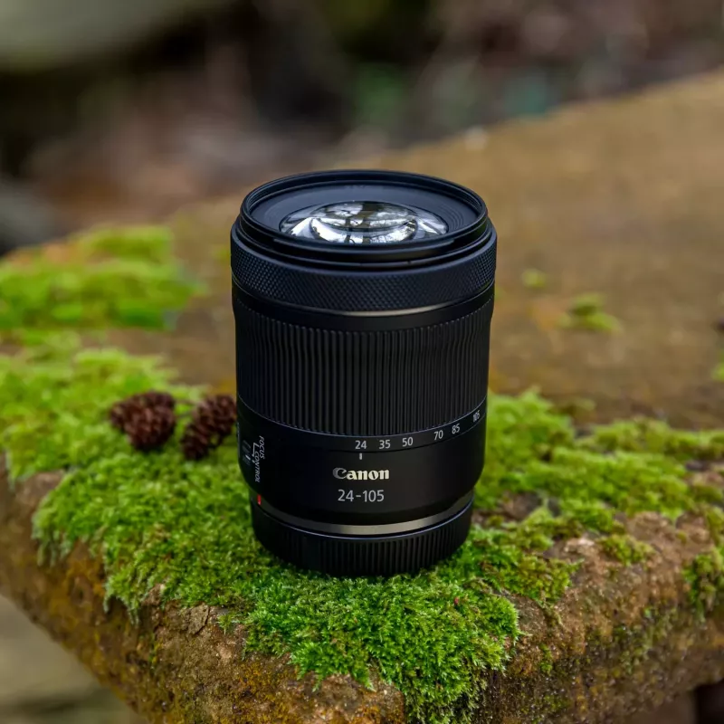 Canon EOS R8 + RF 24-105mm F4-7.1 IS STM bezspoguļa kamera 24.2 MP CMOS 6000 x 4000 pikseļi Melna