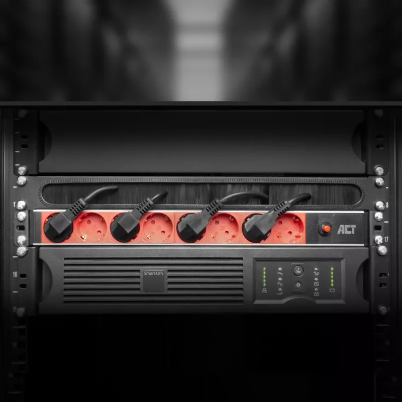 Strāvas sadalītājs ACT PD3004 19 collu C14 IEC60320 ar 8 F tipa ligzdām, 3 m H05VV-F 3G1.0, 230 V 10 A