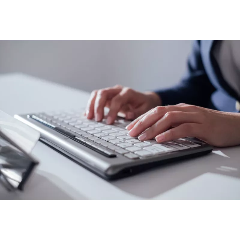 BakkerElkhuizen S-board 840 BE Azerty, bez ciparu bloka, vadu, USB, šķērveida slēdži, AZERTY, gaiši pelēka, balta