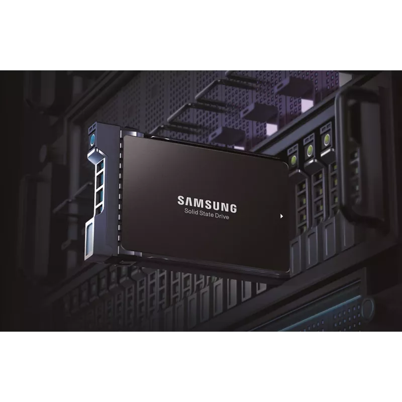 Samsung MZ-QLB7T6B0 7.68 TB 2.5 collu PCIe 3.0 NVMe SSD — Lasīšana 3000 MB/s, Rakstīšana 2200 MB/s
