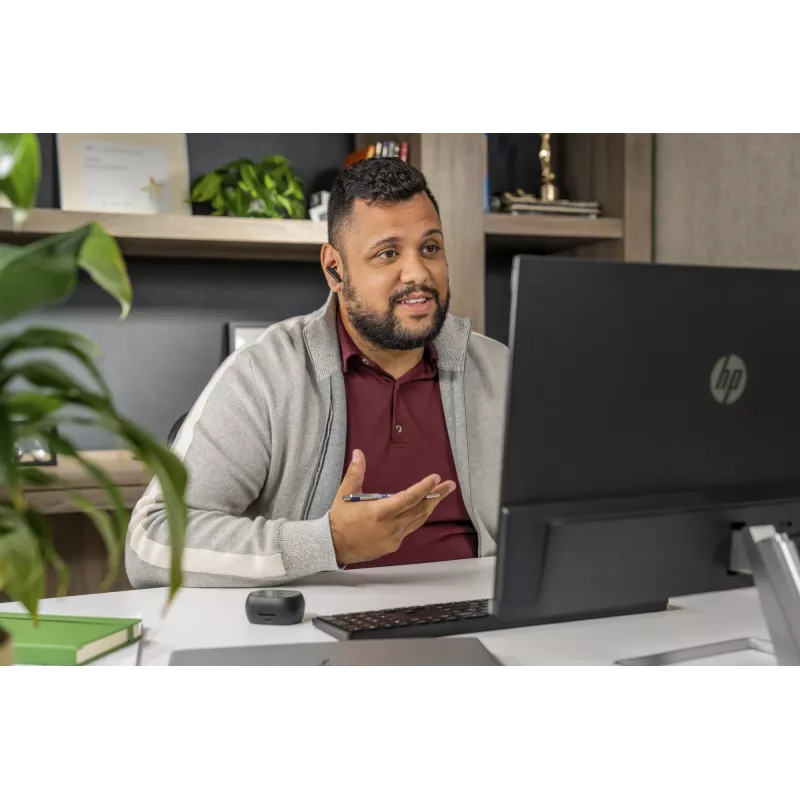 HP Poly Voyager Free 60+M UC Carbon Black Ausīs ievietojamas austiņas + BT700 USB-C Adapteris + Skārienekrāna uzlādes futrālis