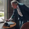 HP Poly Voyager Free 60+ UC Carbon Black austiņas +BT700 USB-C adapteris + skārienekrāna uzlādes futrālis