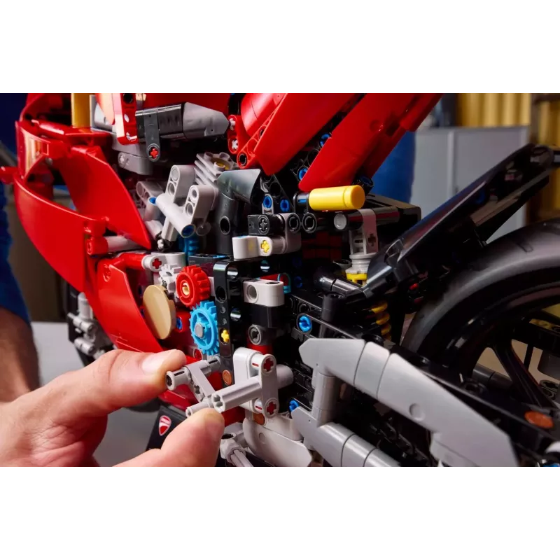 LEGO TECHNIC 42202 Ducati Panigale V4 S Motocikls