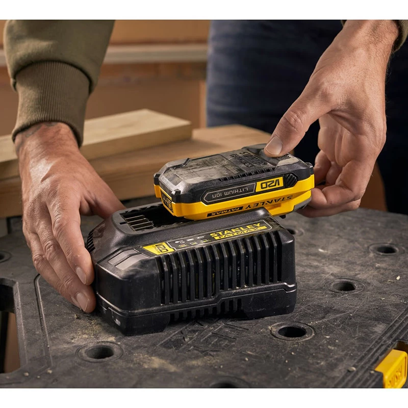 Lādētājs Stanley SFMCB14-QW 18V DC ieeja