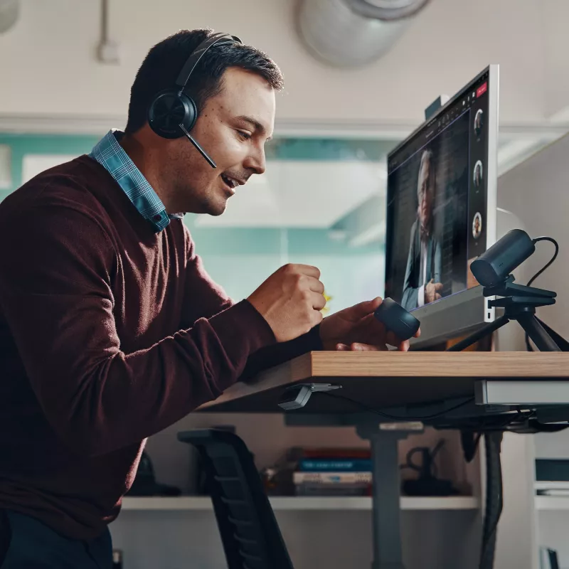 HP Poly Voyager Focus 2-M USB-C-C austiņas ar uzlādes staciju un USB-C/A adapteri, Poly+ 3 gadi