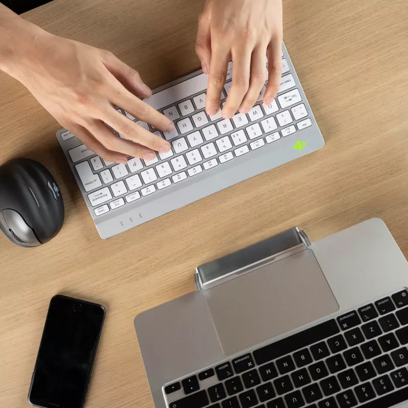 R-Go Tools ergonomiskā tastatūra R-Go Compact Break, kompakta tastatūra ar pārtraukuma programmatūru, QWERTZ (CH), Bluetooth, balta