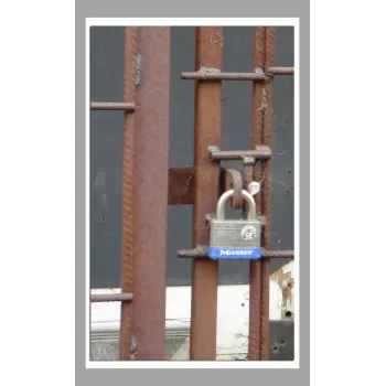 Piekaramā slēdzene MASTERLOCK 51 mm laminēta tērauda korpuss ar tapu cilindru