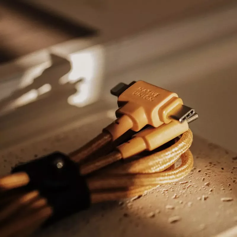 Native Union Belt Cable Duo USB-C uz USB-C / Lightning kabelis, 1,5 m, zaļš