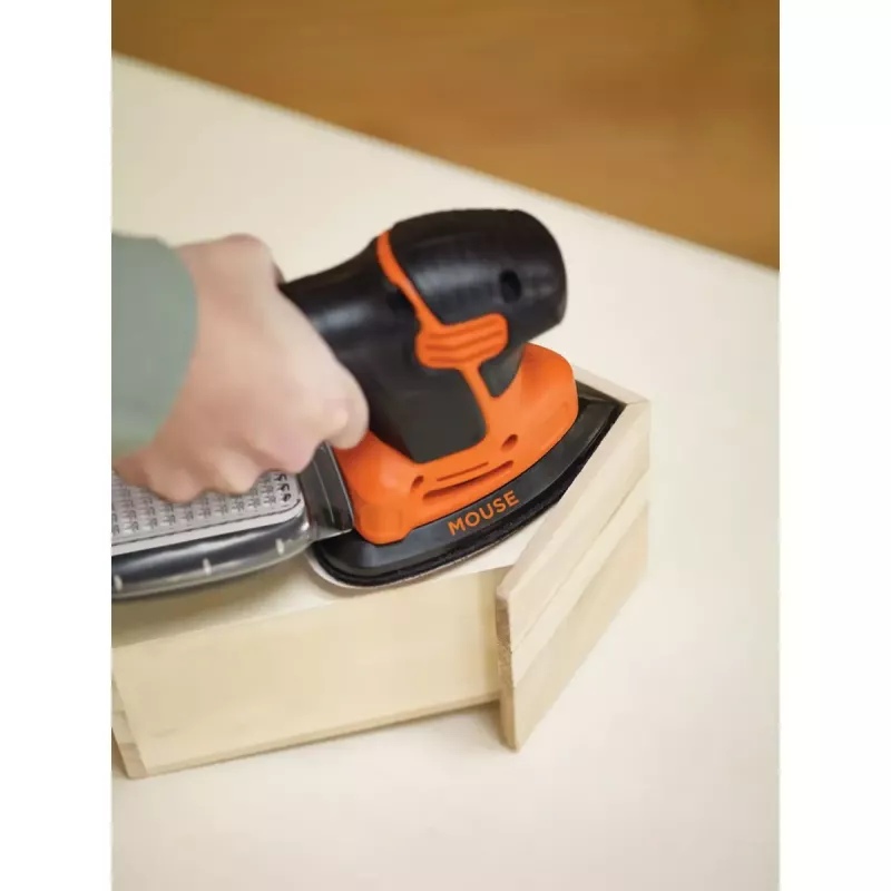 Portatīvā slīpmašīna Black & Decker KA2000-QS