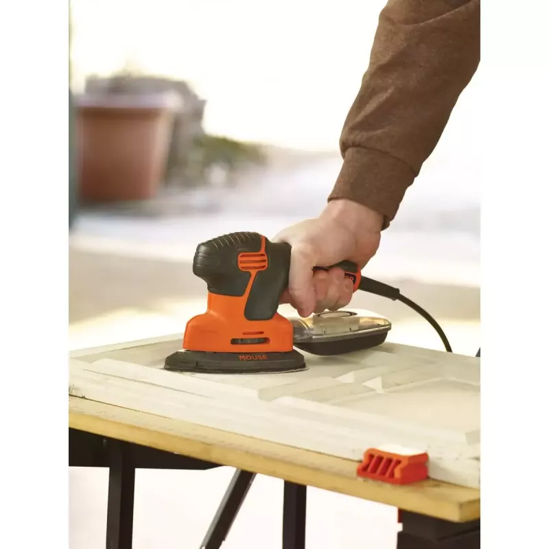 Portatīvā slīpmašīna Black & Decker KA2000-QS