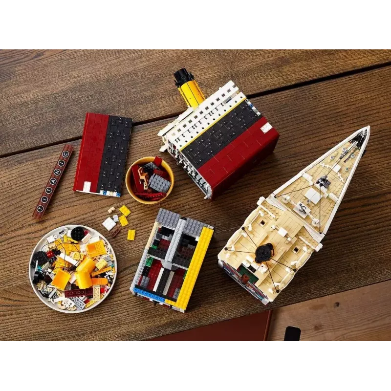 LEGO būvkomplekts ICONS 10294 Titāniks modeļa replika — 9090 gabali, 18+