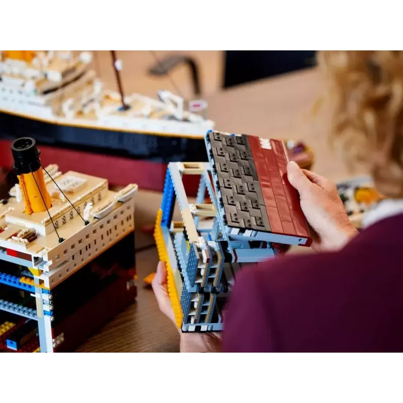 LEGO būvkomplekts ICONS 10294 Titāniks modeļa replika — 9090 gabali, 18+