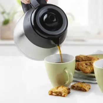 Pilienu kafijas automāts Domo DO709K — puscaurspīdīgs, 1 L tvertne, 8 kausu krūze, LCD, nerūsējošais tērauds/melns