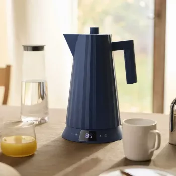 Elektriskā tējkanna Alessi Plissé 1.0 L 2200 W zila, termoplasts, slēpts pamats, automātiska izslēgšanās