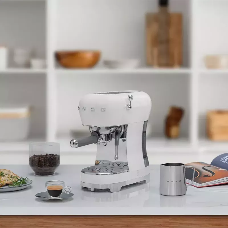 Espresso automāts Smeg 1,1 L ECF02WHEU