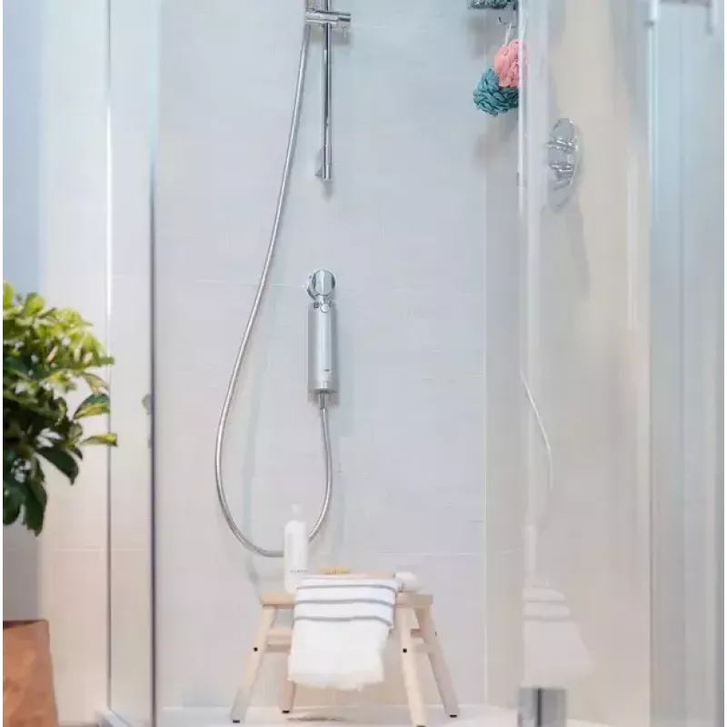 BWT Quick & Clean pretkaļķa dušas ūdens filtrs, balts