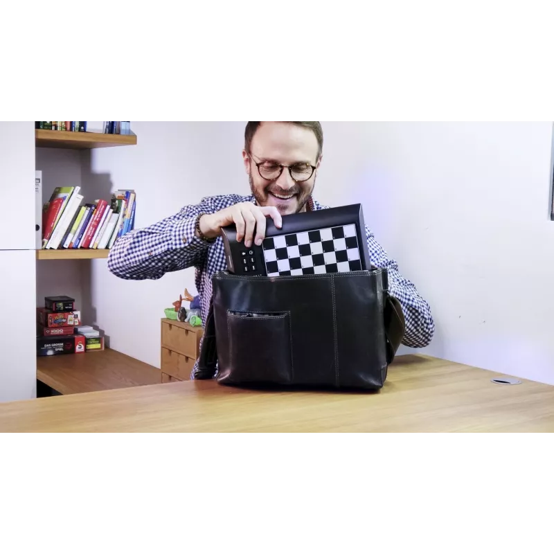 Millennium ChessGenius - Šaha dators