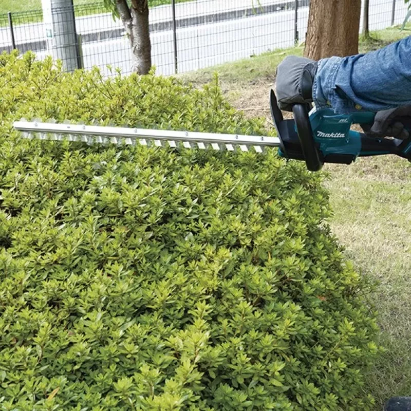 Bezvadu dzīvžoga šķēres Makita DUH506RT komplektā