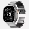 NOMAD Stratos Band - titāna aproce Apple Watch 49mm ar FKM (dabīgs titāns, melns FKM)