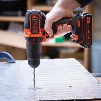 Black & Decker BDCHD18-QW 18V bezvadu triecienurbis 1400 RPM Melns/Oransžs