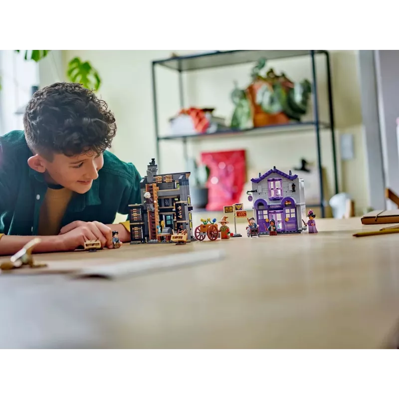 LEGO Harry Potter 76439 Ollivanders un Madam Malkin tērpu veikals būvējamais komplekts (744 gab.)