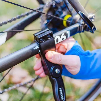 Forever Outdoor Bikes Kickstand - alumīnija sakausējuma sānu balsts 24-29 collu velosipēdiem, melns
