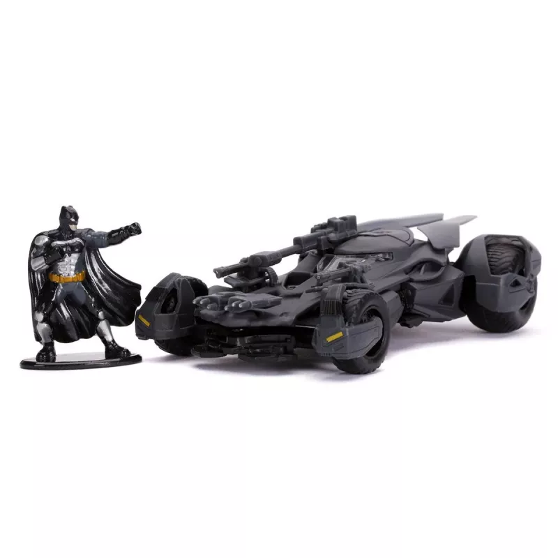 Jada Batman Batmobile 1:32 metāla modelis ar varoņa figūriņu, dažādi varianti