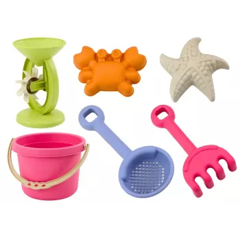 LEAN TOYS Smilšu rotaļlietu komplekts - spainis, dzirnaviņas, sietiņš, 3 pasteļkrāsas veidnes (6 gab.)