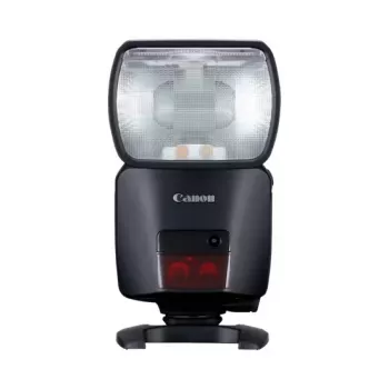 Canon EOS R50 bezspoguļa kamera ar RF-S 18-45mm objektīvu komplektu