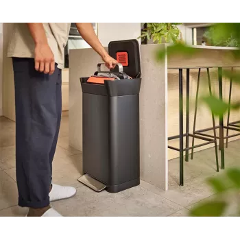 Joseph Joseph Titan 30L Black Trash Compactor