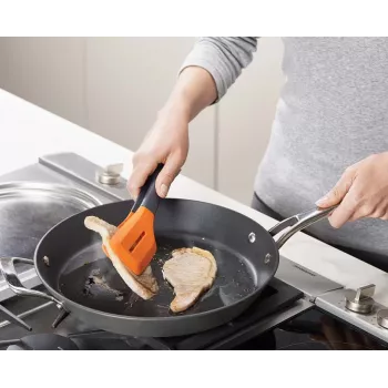 Joseph Joseph Grey Turner Tongs - Elevate™ virtuves knaibles ar silikona galiem, nerūsējošā tērauda rokturis, 30 cm
