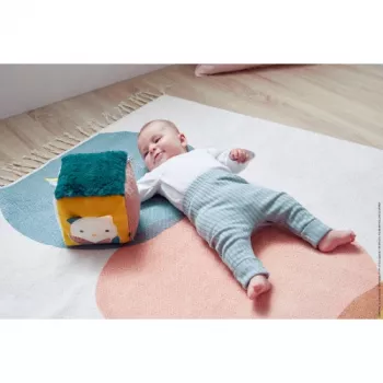 Kaloo Stimuli Sensory Activity Cube - Multi-Colored Fabric Baby Toy with Rattle, Crinkle Paper, Mirror, and Teething Ring