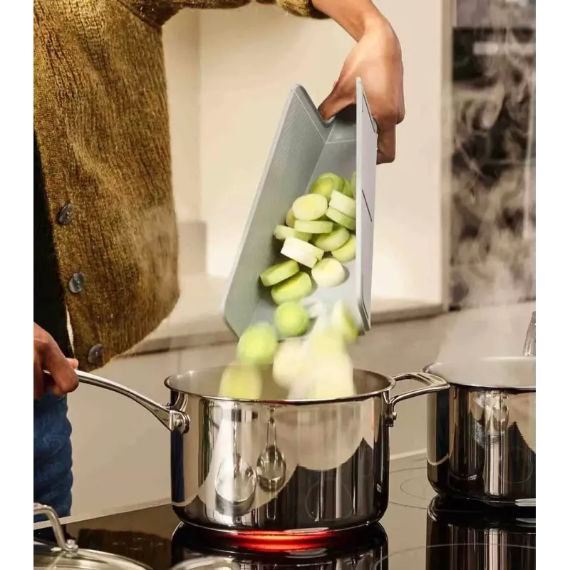 Joseph Joseph Chop2Pot Plus zilā salokāmā griešanas dēlītis