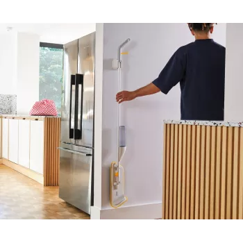 Joseph Joseph CleanTech 2-in-1 uzklāšanas mops ar smidzinātāju
