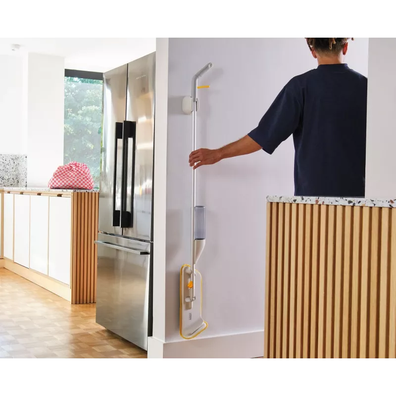 Joseph Joseph CleanTech 2-in-1 uzklāšanas mops ar smidzinātāju