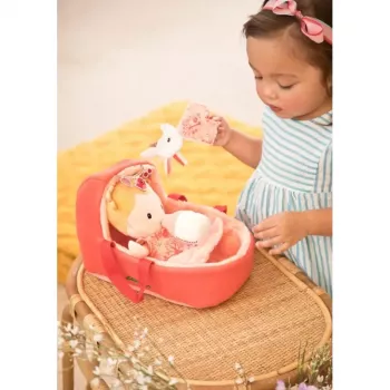 Lilliputiens Lena Baby Doll Set ar Gultiņu, Mīksto Segu un Piena Pudeļu