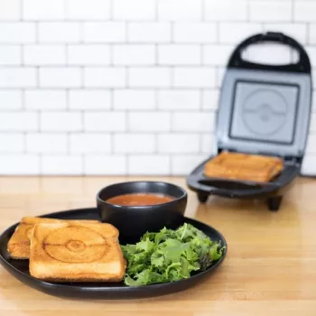 Uncanny Brands Pokemon Sandwich Maker Pokeball - 850W Non-Stick Dual-Sided Heating