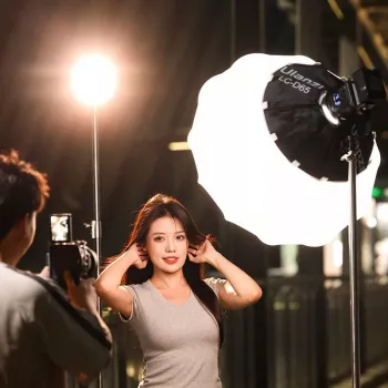 Ulanzi V-120C RGB LED Video Light, 2700K-6500K, 6W, 800 Lux, Built-in Battery, USB-C Charging