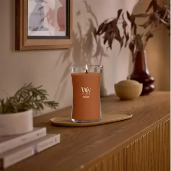 WoodWick Saffron Smoke Lielā smilšu pulksteņa formas svece 609.5g