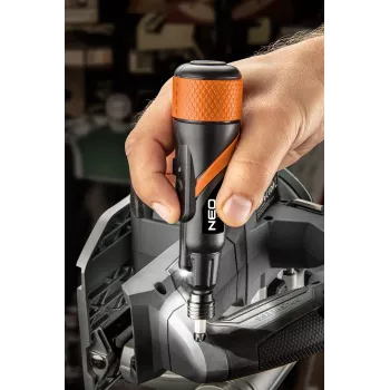 NEO TOOLS 04-200 USB-C 3,6V bezvadu skrūvgriezis ar 10 uzgaļiem un plastmasas futrāli